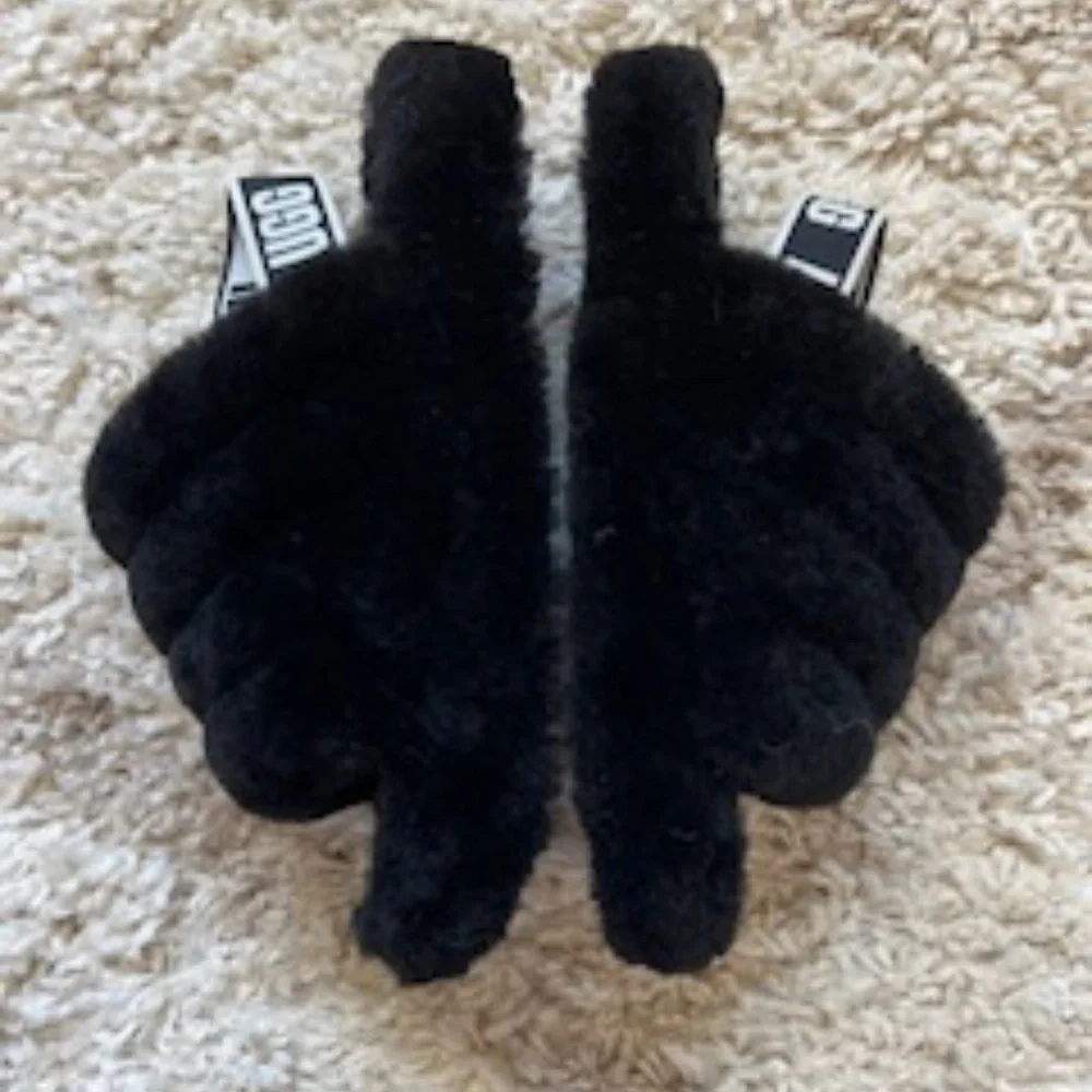 UGG Fluff Yeah Youth Size 2 Black Sheepskin Fur Sling back Slipper Sandals